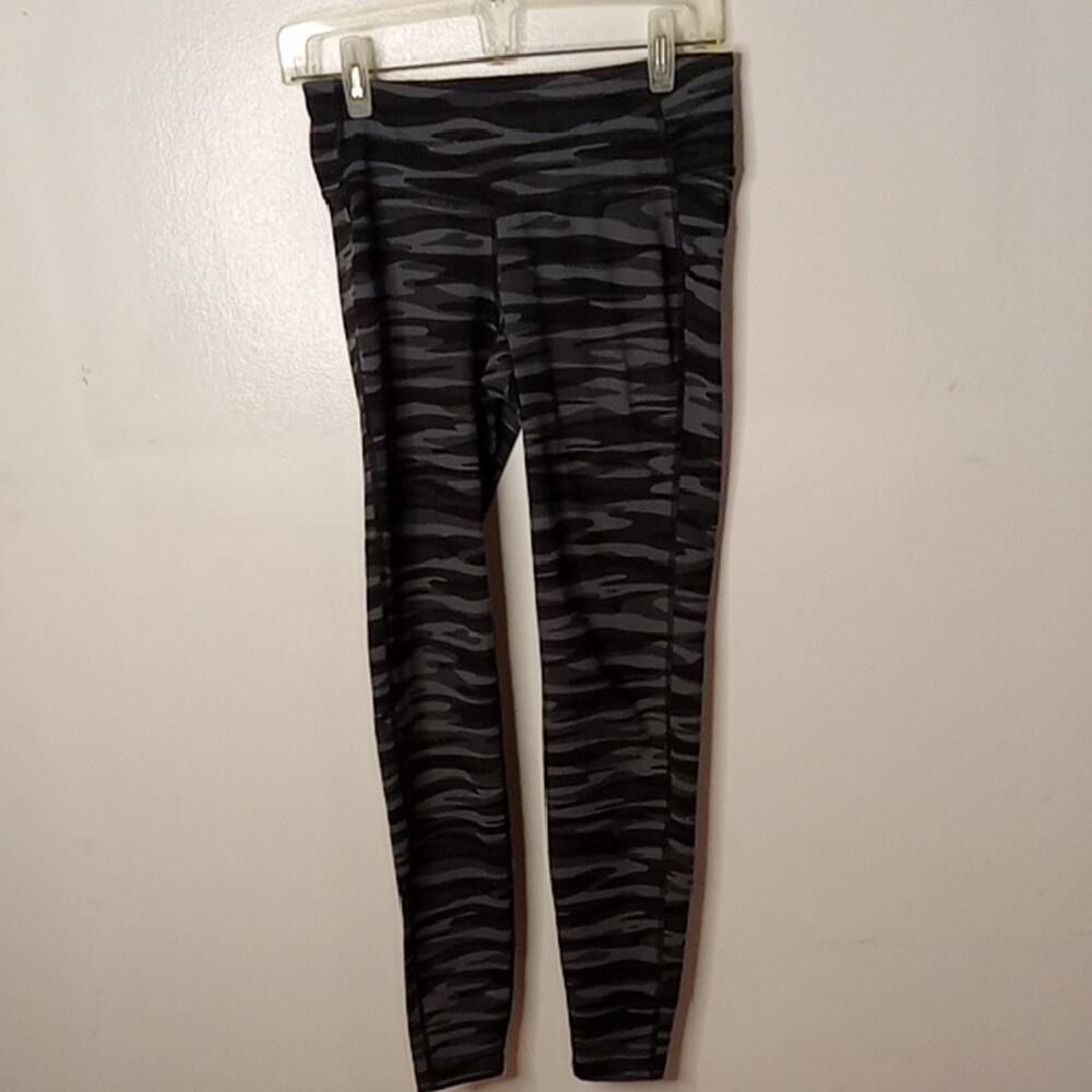 Old Navy Active Women's Medium Camo Print Leggings. Activewear Comfortable